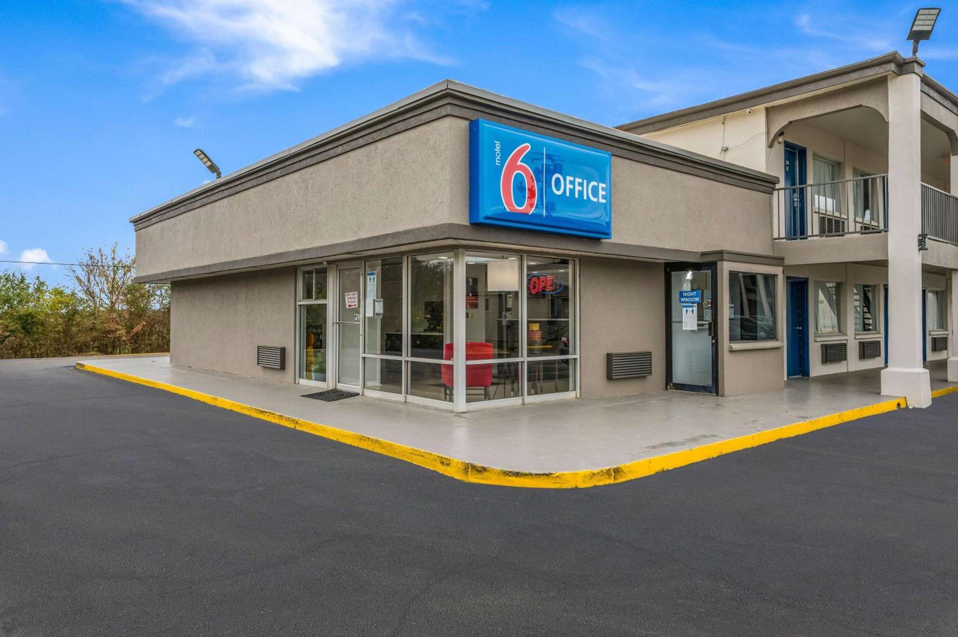 Motel 6-Tupelo, MS - Downtown photo 2