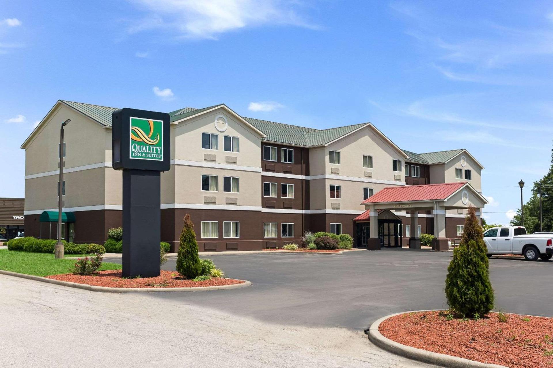 Quality Inn & Suites Ferdinand photo 2