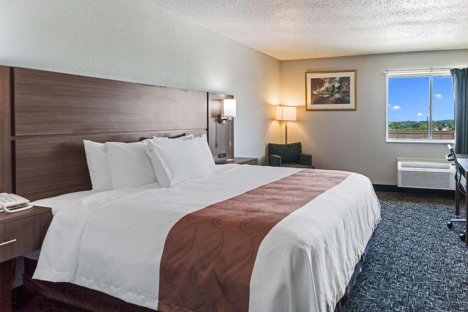 Quality Inn & Suites Ferdinand photo 10