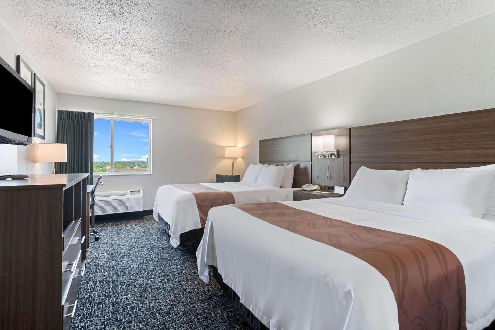 Quality Inn & Suites Ferdinand photo 12