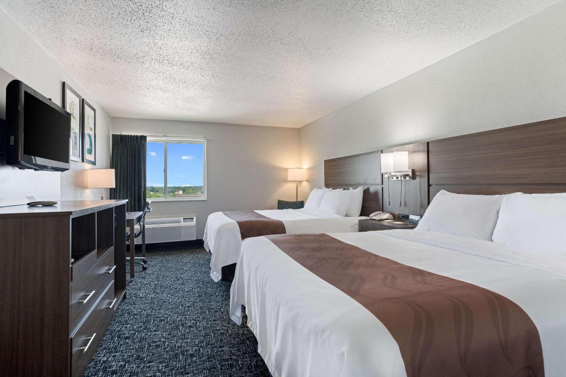 Quality Inn & Suites Ferdinand photo 13