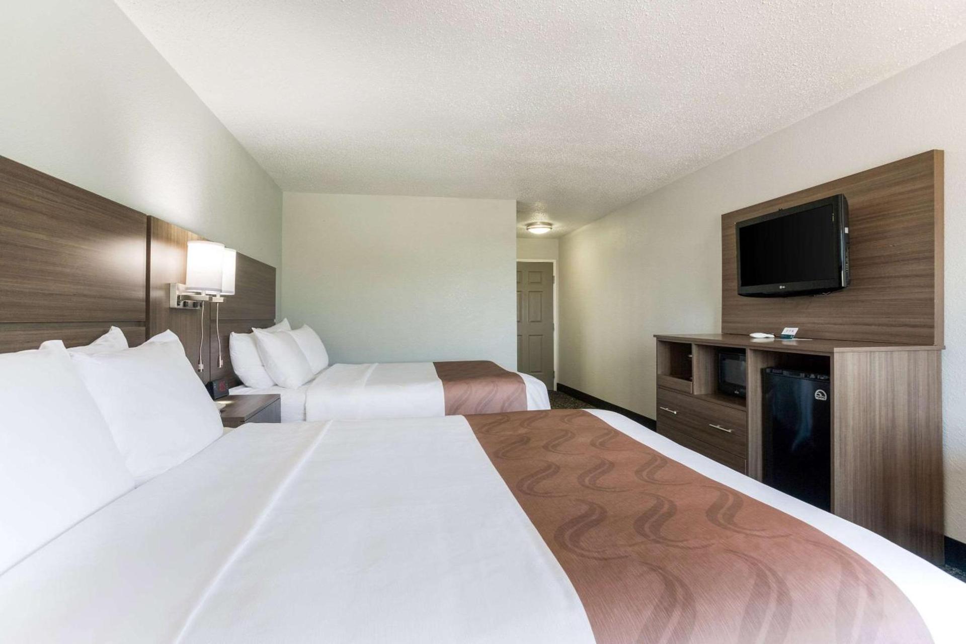 Quality Inn & Suites Ferdinand photo 15