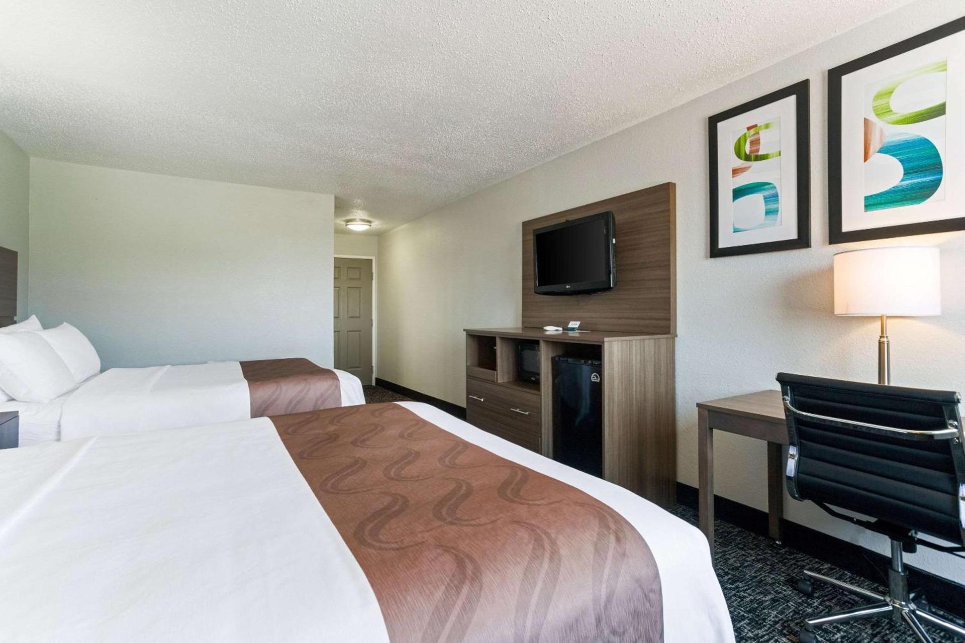 Quality Inn & Suites Ferdinand photo 16