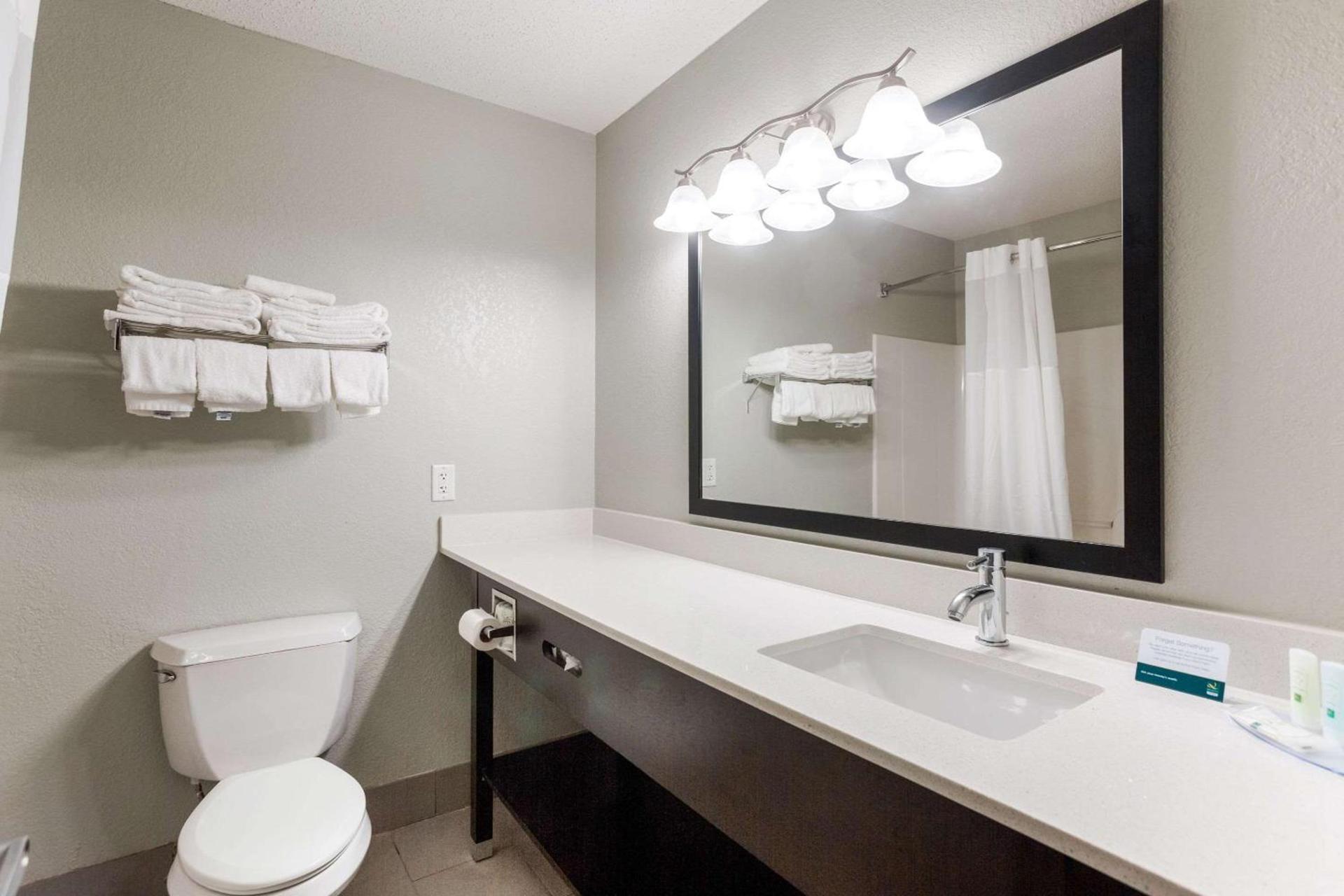Quality Inn & Suites Ferdinand photo 18