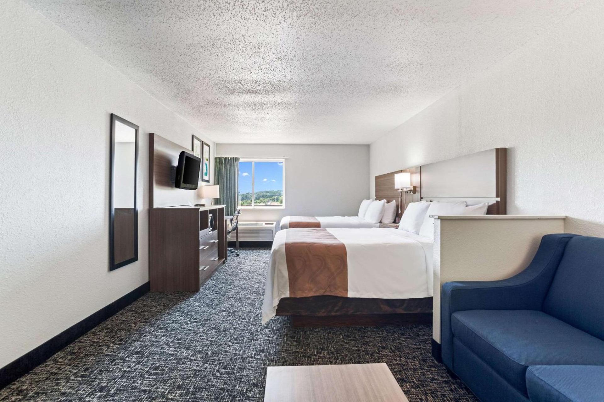 Quality Inn & Suites Ferdinand photo 20