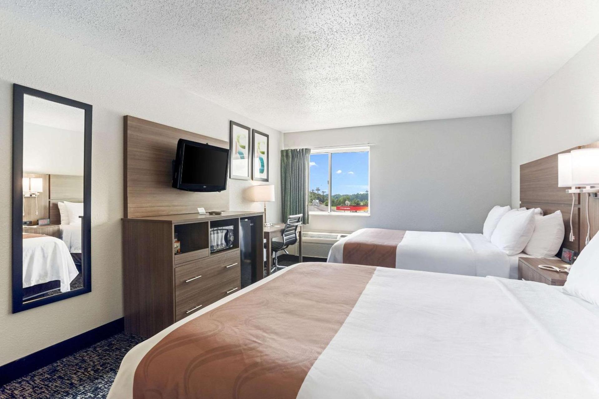 Quality Inn & Suites Ferdinand photo 21
