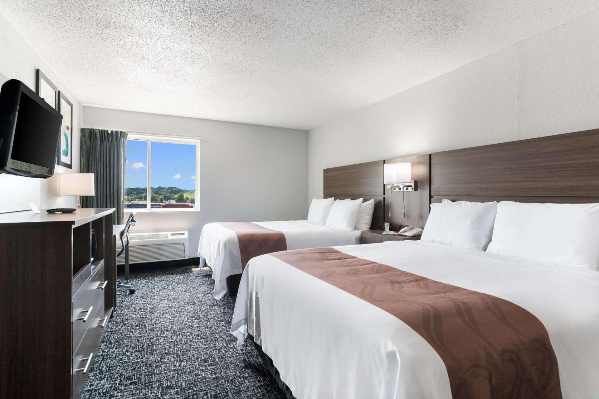 Quality Inn & Suites Ferdinand photo 22