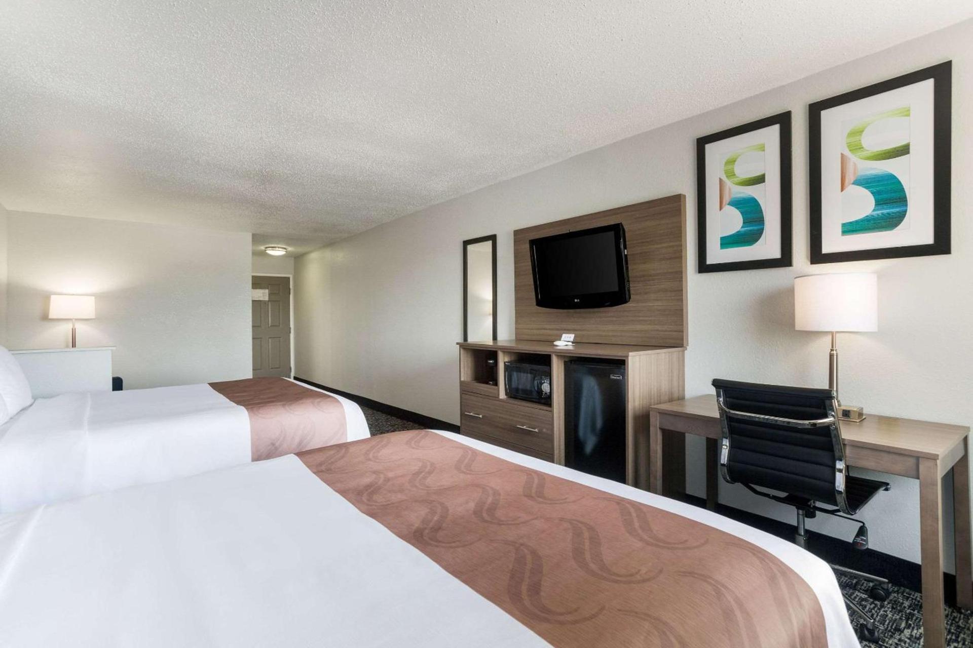 Quality Inn & Suites Ferdinand photo 23