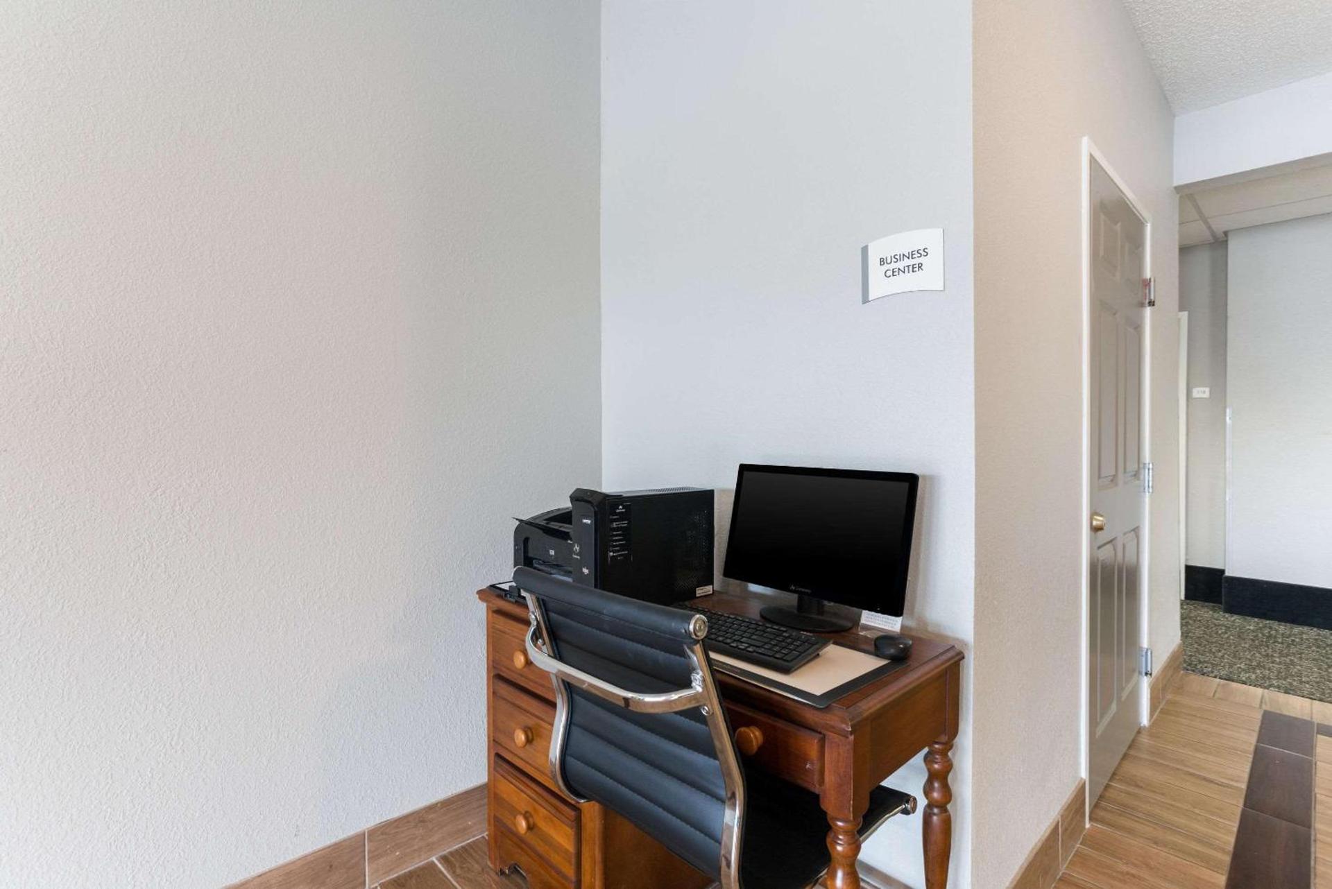 Quality Inn & Suites Ferdinand photo 27