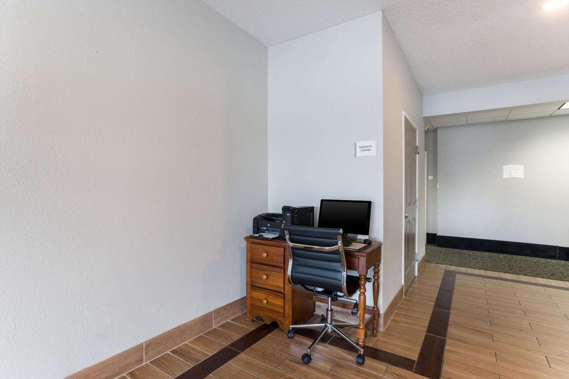 Quality Inn & Suites Ferdinand photo 28
