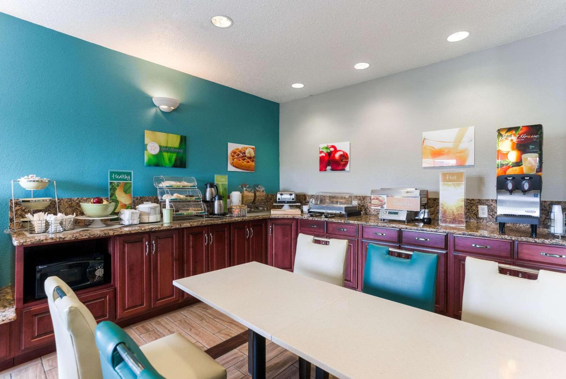 Quality Inn & Suites Ferdinand photo 32