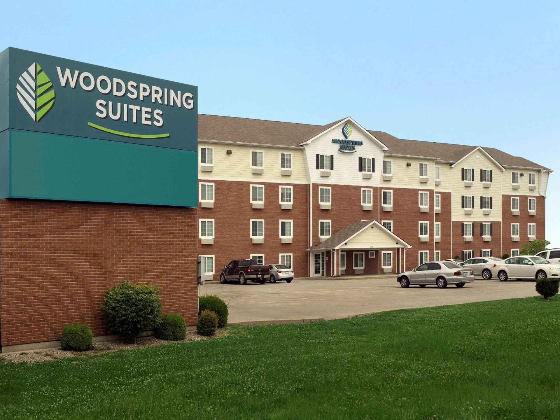 WoodSpring Suites Louisville Clarksville — hotel in Clarksville