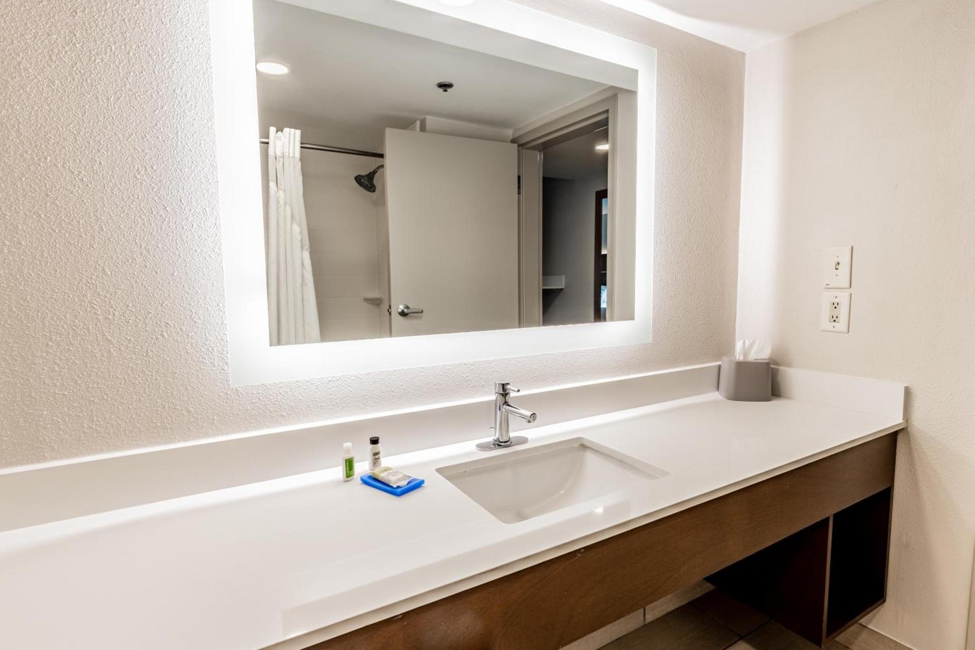 Holiday Inn Express Indianapolis South by IHG photo 57