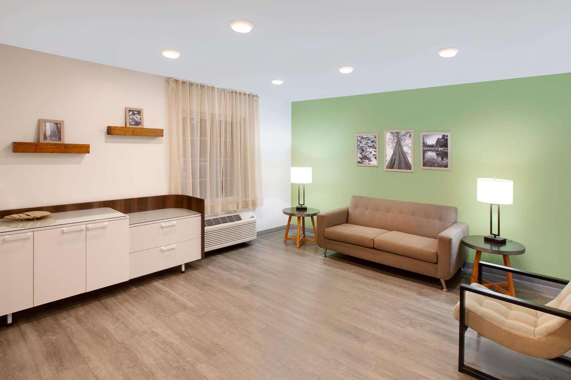 WoodSpring Suites Bakersfield East photo 6