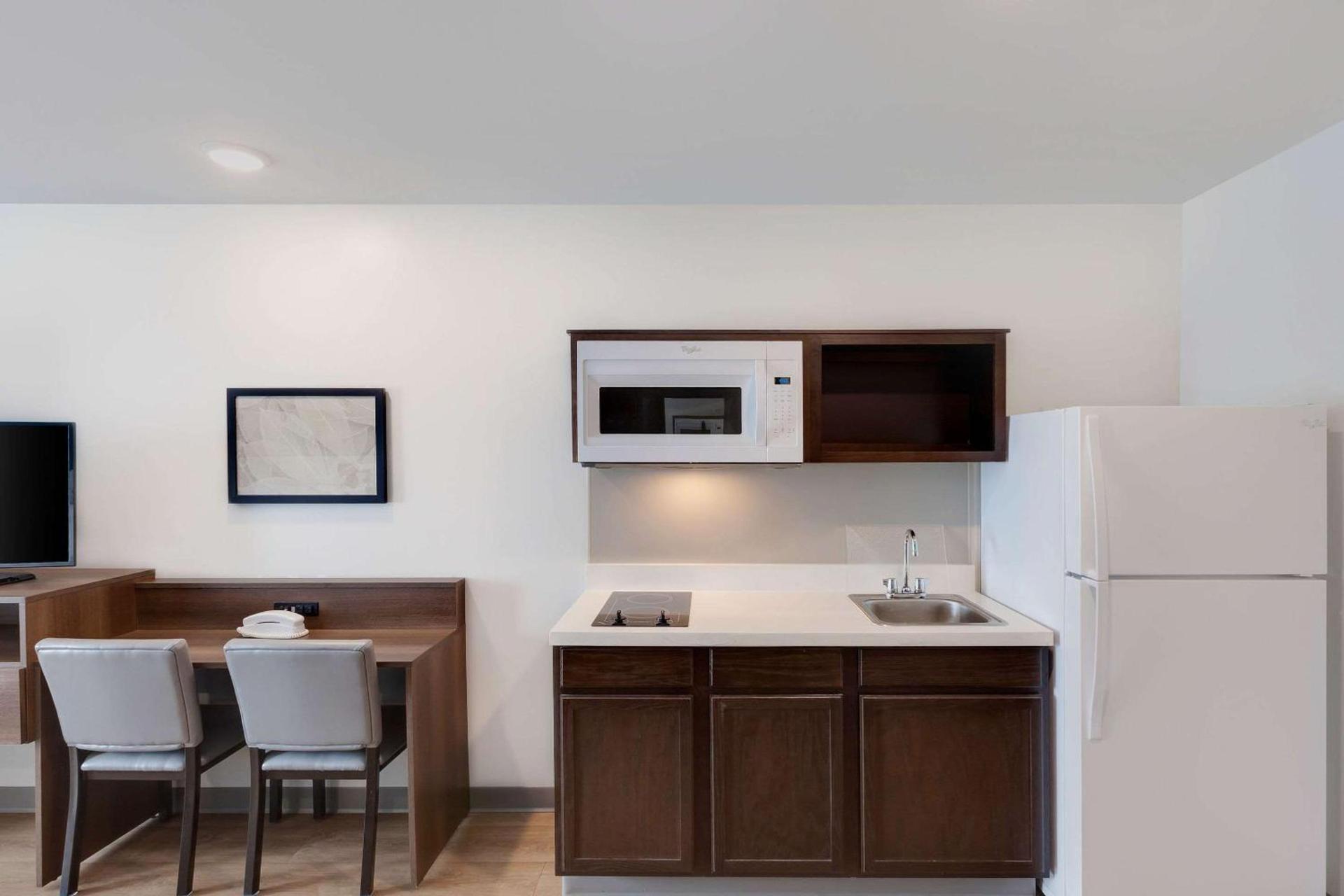 WoodSpring Suites Bakersfield East photo 9