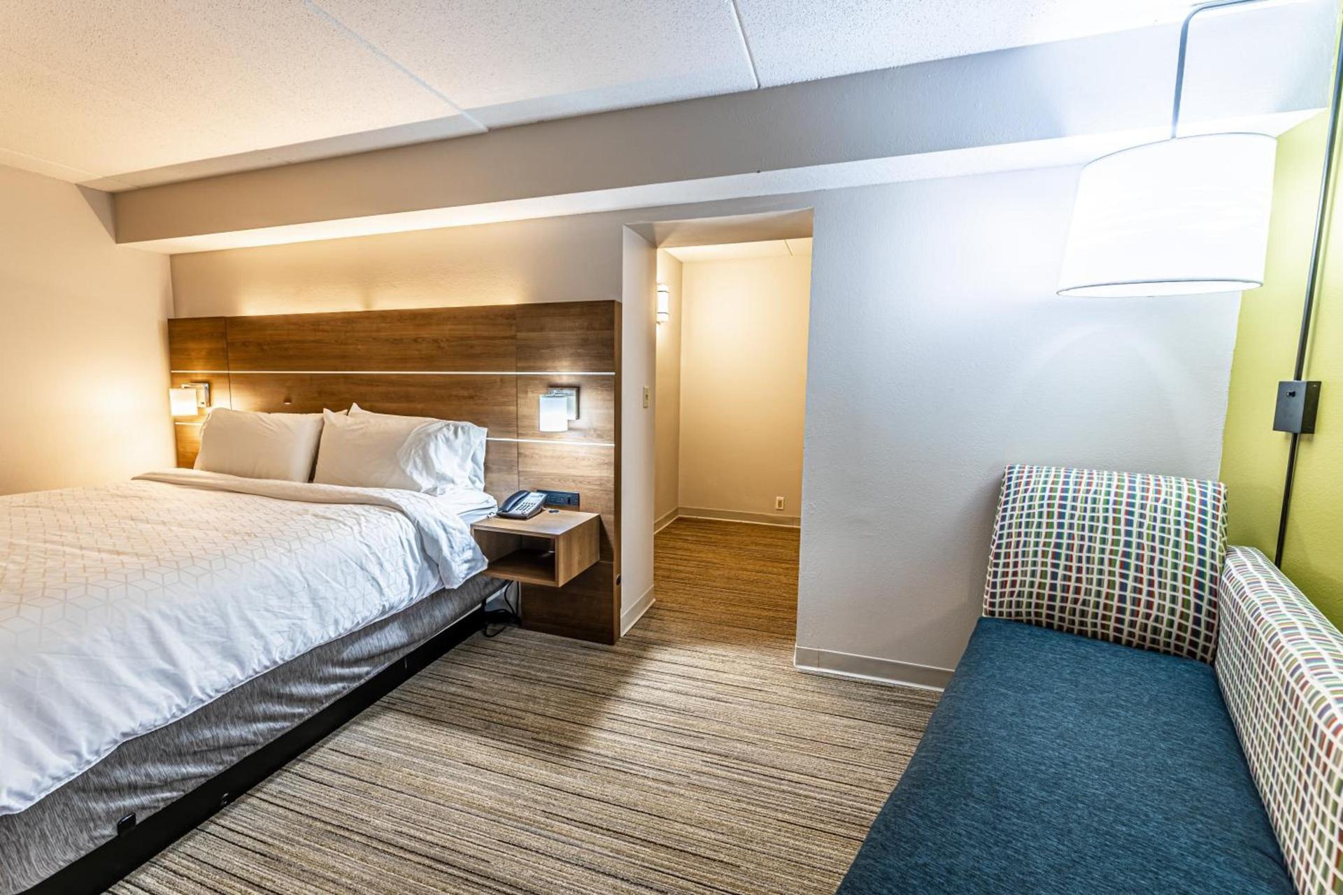 Holiday Inn Express Indianapolis South by IHG photo 41