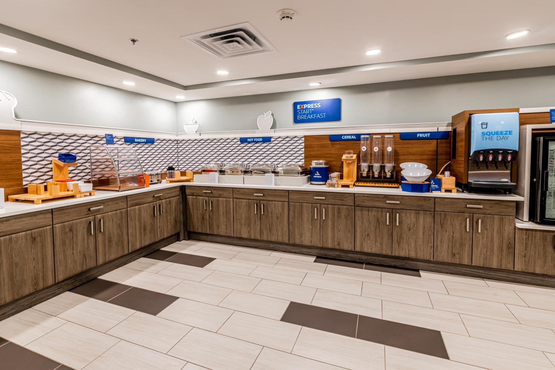 Holiday Inn Express Indianapolis South by IHG photo 26