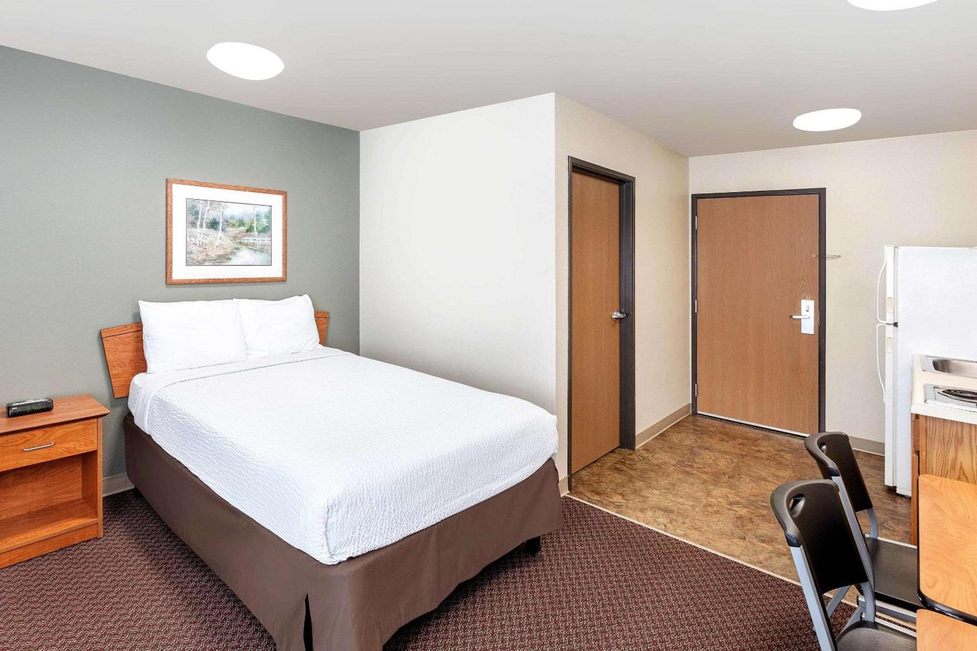 WoodSpring Suites Sioux Falls photo 6