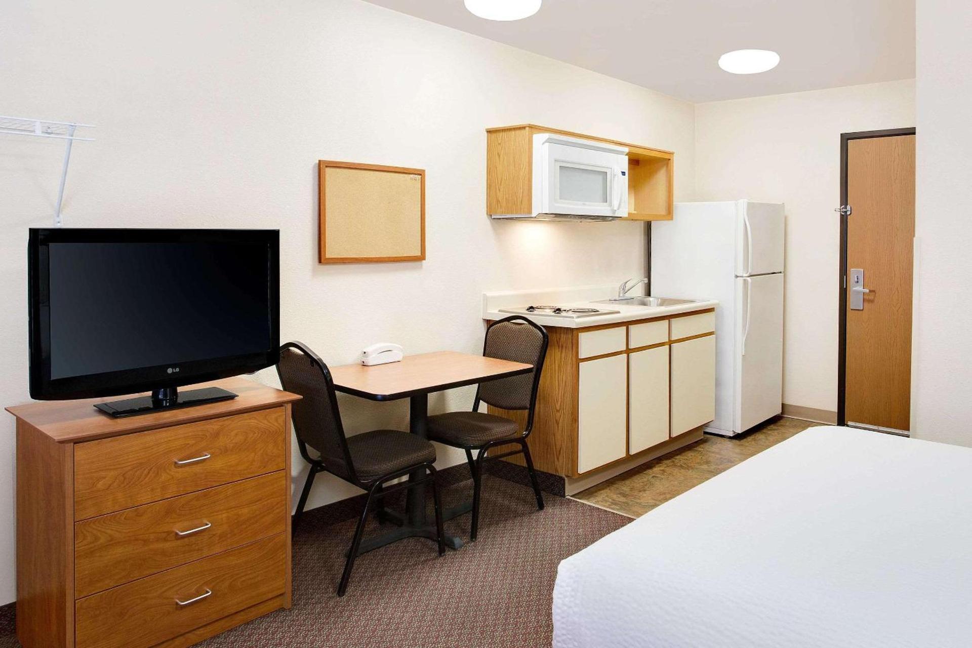 WoodSpring Suites Fort Wayne photo 7