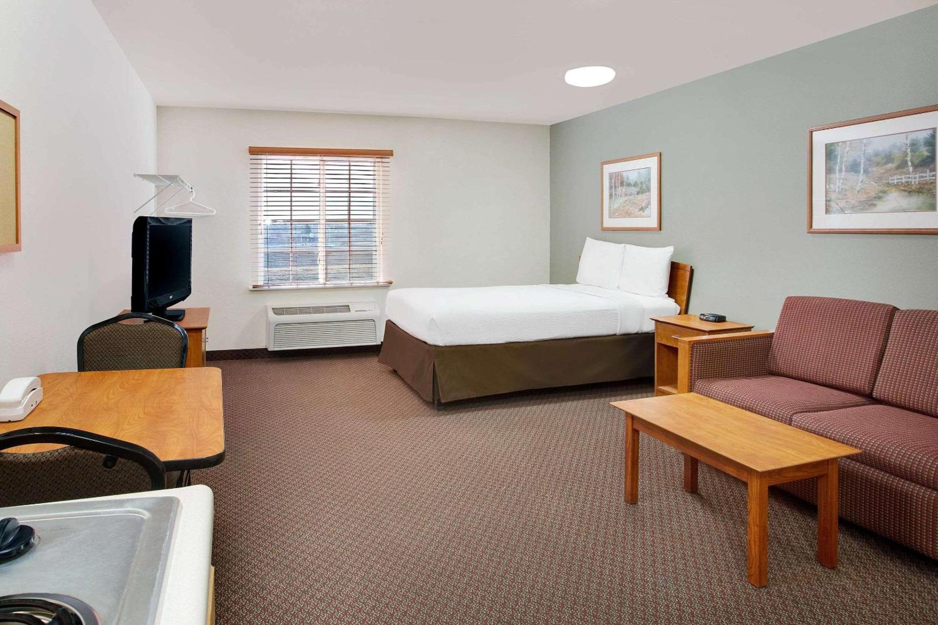 WoodSpring Suites Fort Wayne photo 6