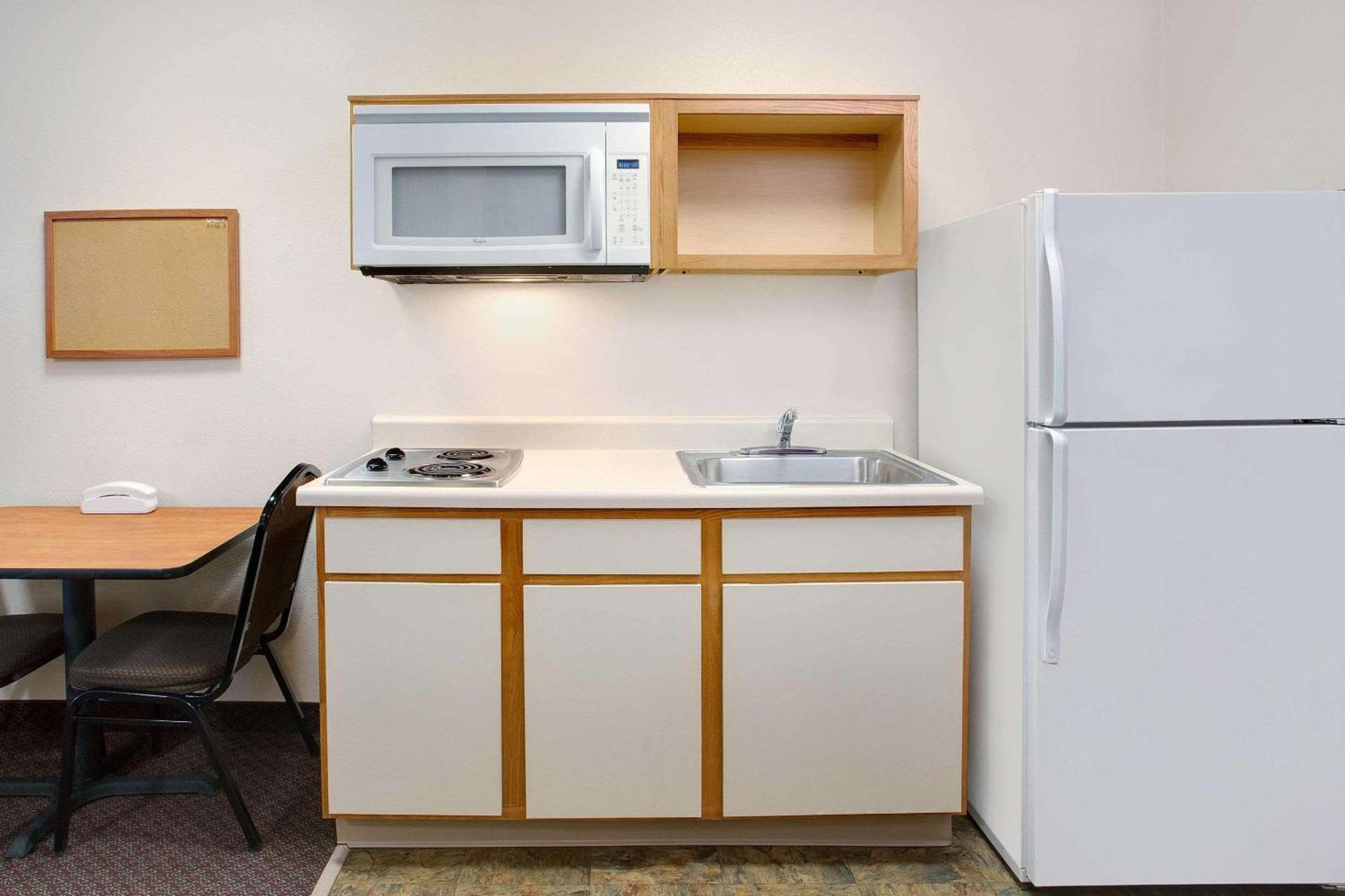 WoodSpring Suites Fort Wayne photo 8