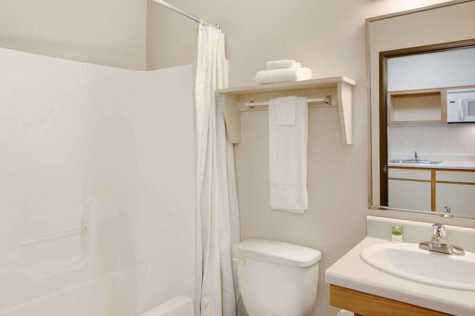 WoodSpring Suites Fort Wayne photo 5