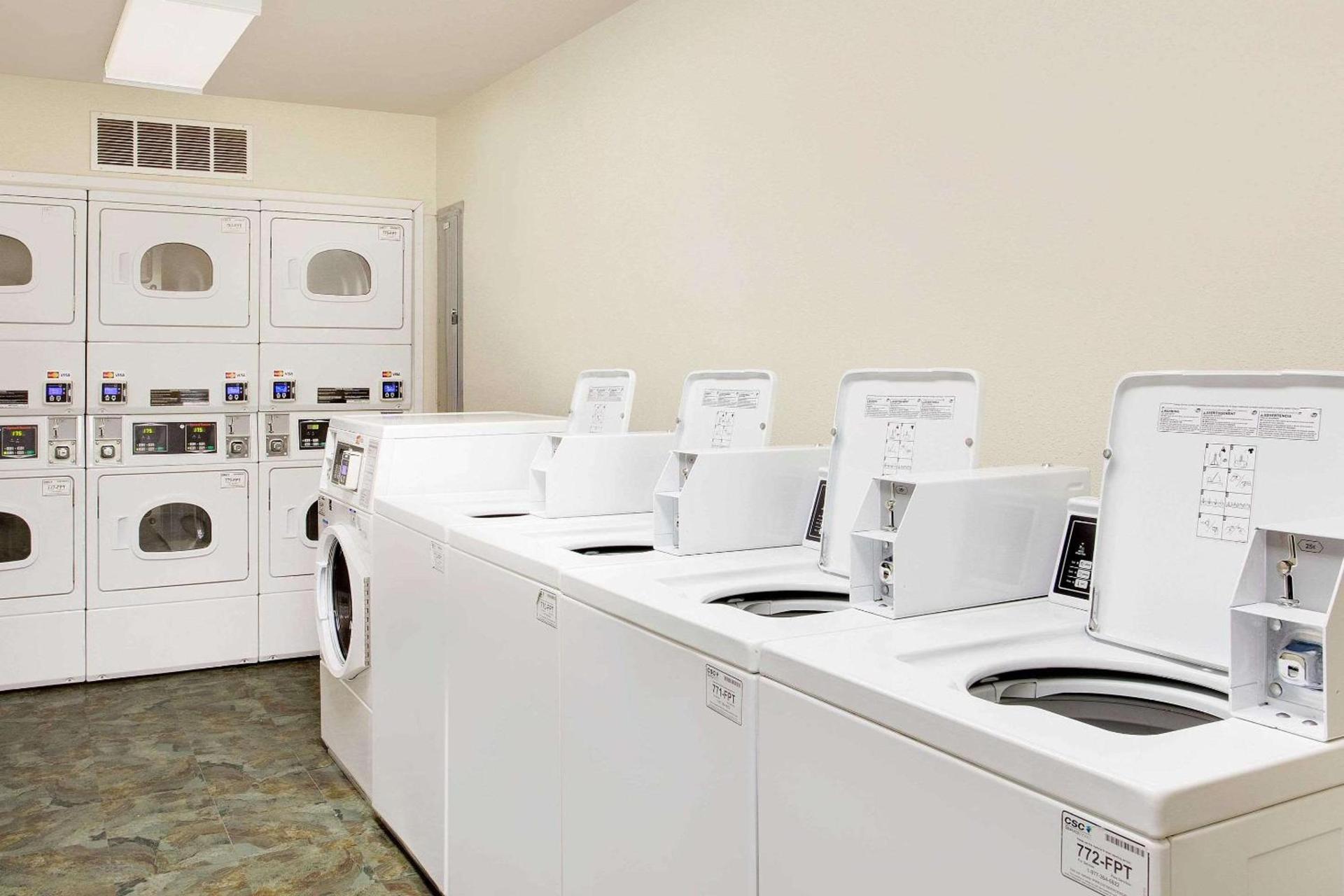 WoodSpring Suites Fort Wayne photo 4