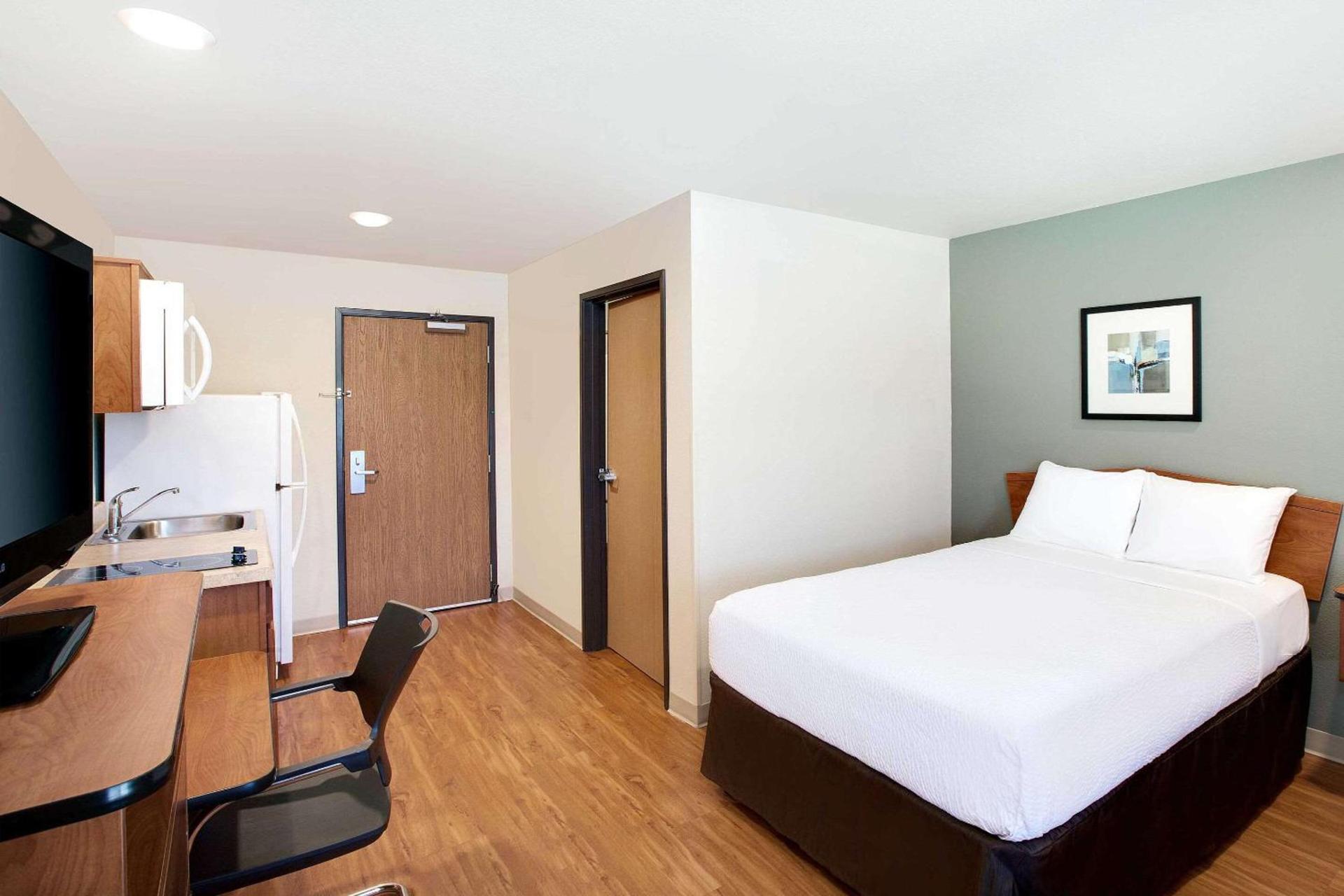 WoodSpring Suites Lafayette photo 8