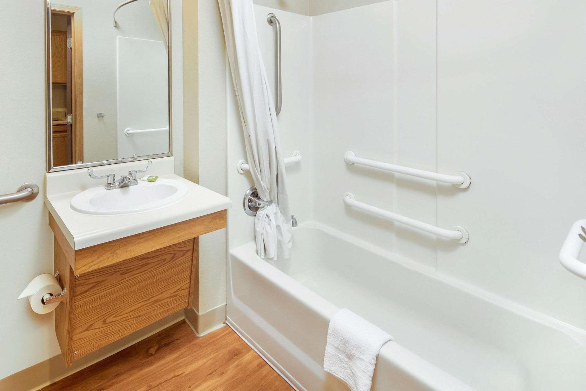 WoodSpring Suites Raleigh Apex photo 7