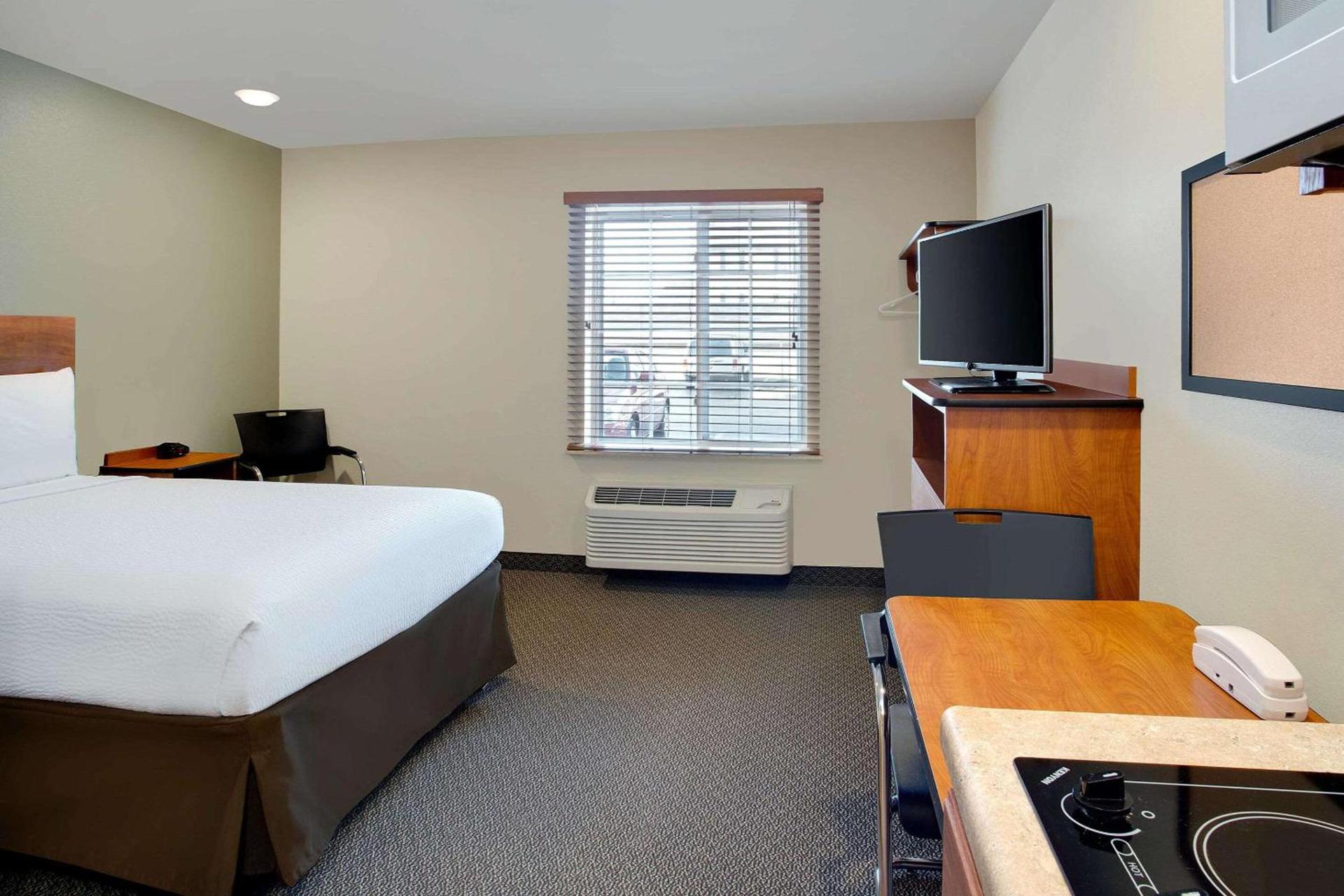 WoodSpring Suites Columbus North I-270 photo 5