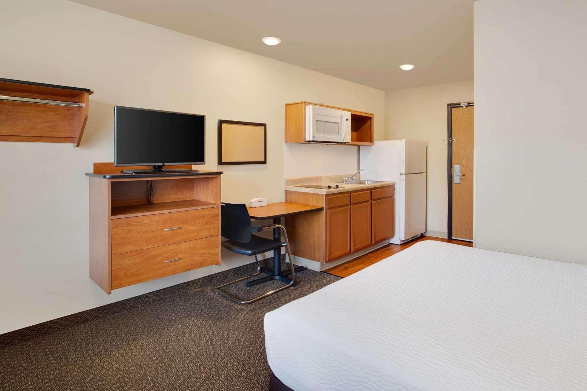WoodSpring Suites Columbus North I-270 photo 6