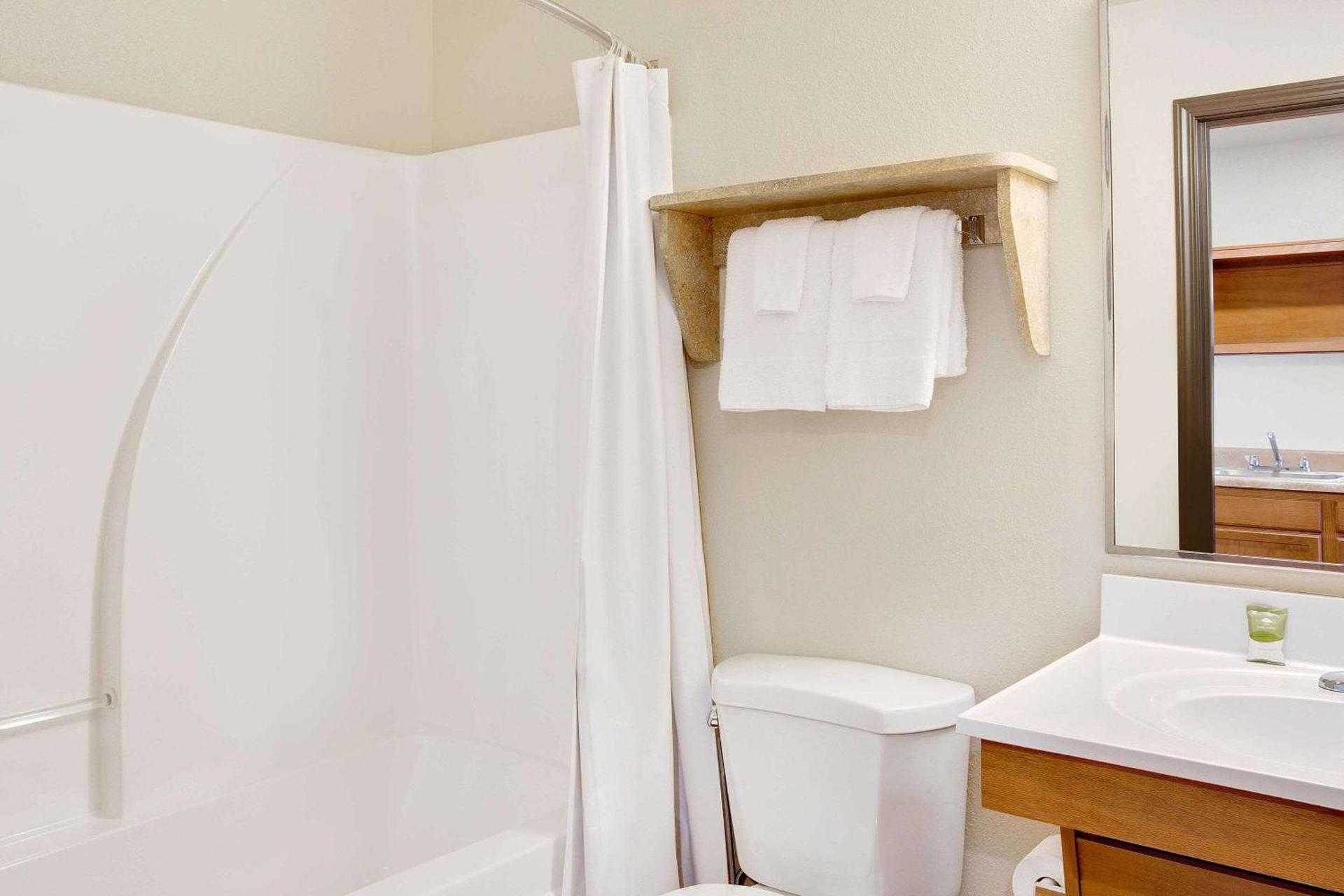 WoodSpring Suites Columbus North I-270 photo 8
