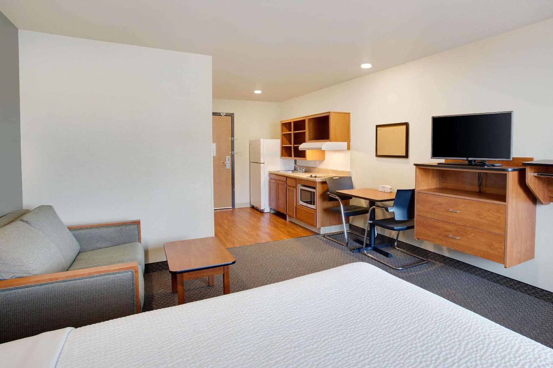 WoodSpring Suites Columbus North I-270 photo 10