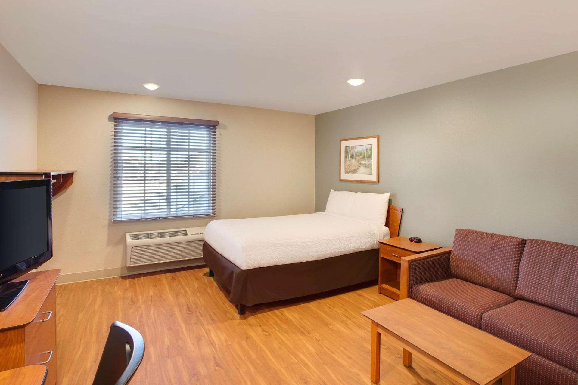 WoodSpring Suites Lake Charles photo 8
