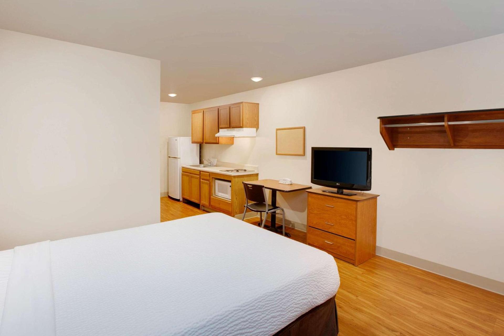 WoodSpring Suites Lake Charles photo 9