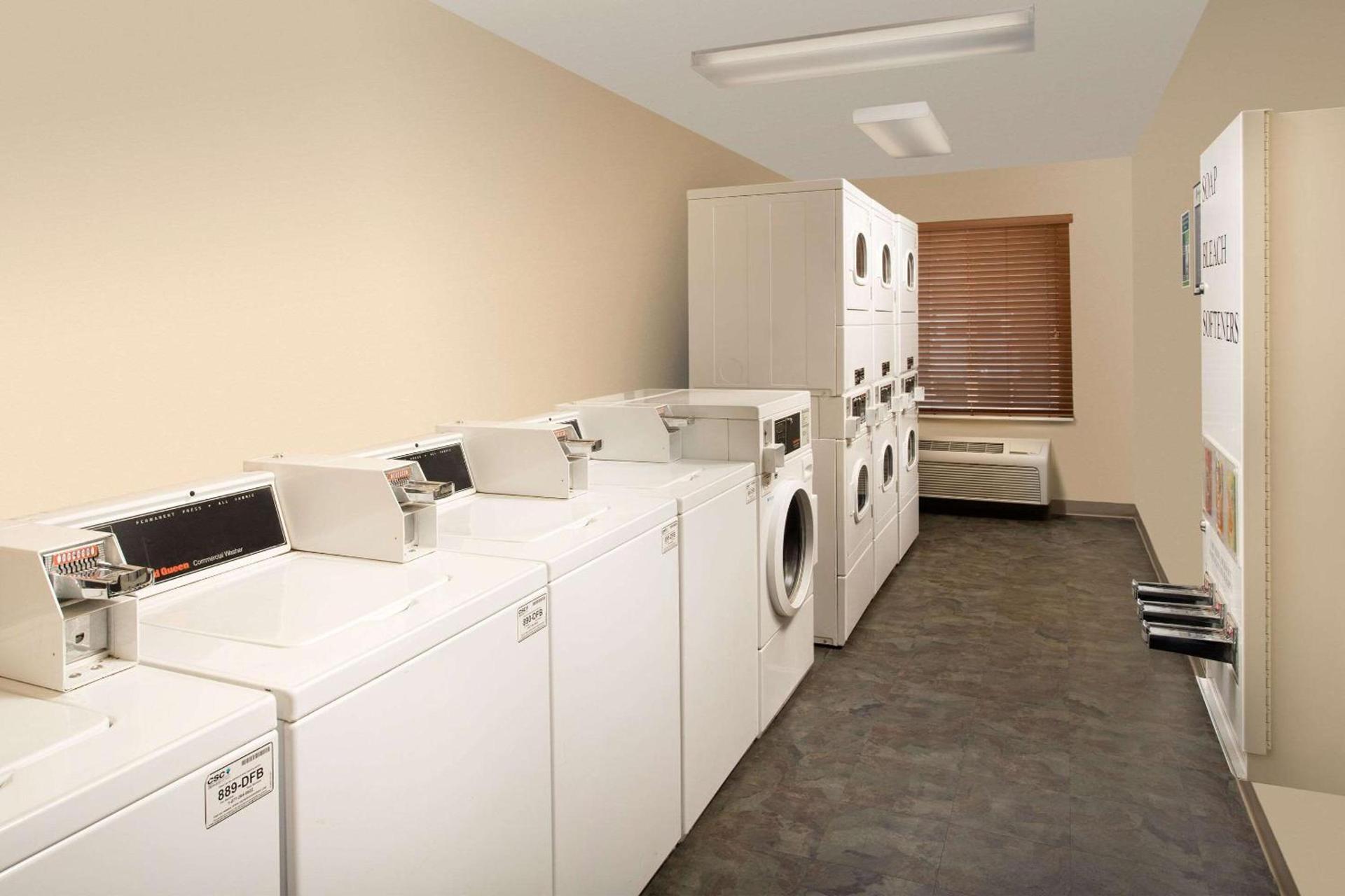 WoodSpring Suites Greenville Simpsonville photo 15