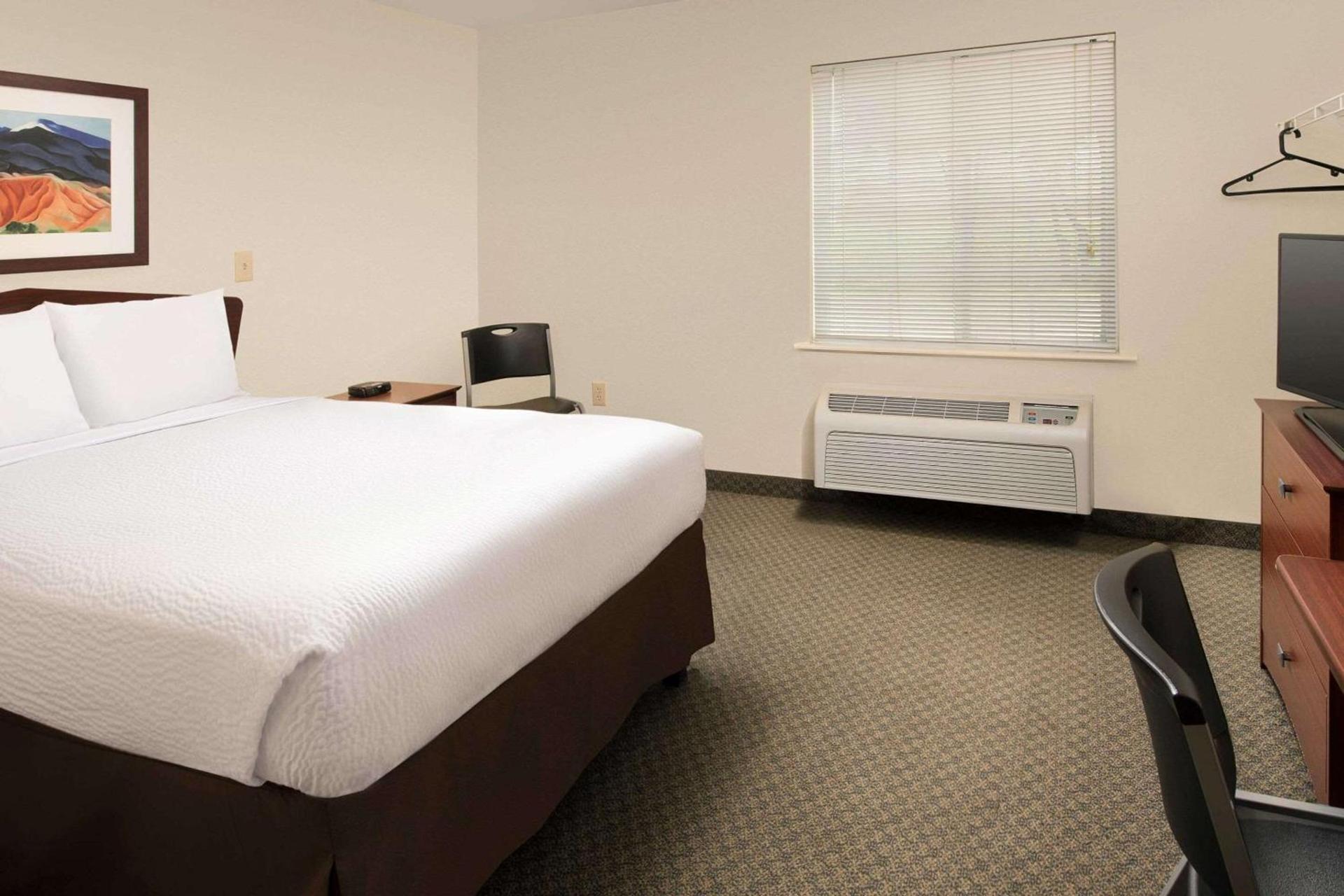 WoodSpring Suites Waco near University photo 6