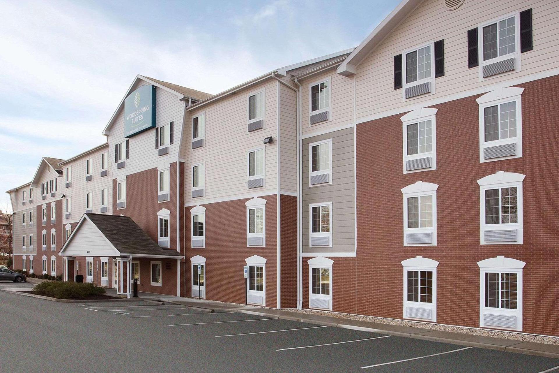WoodSpring Suites Richmond West I-64 photo 2