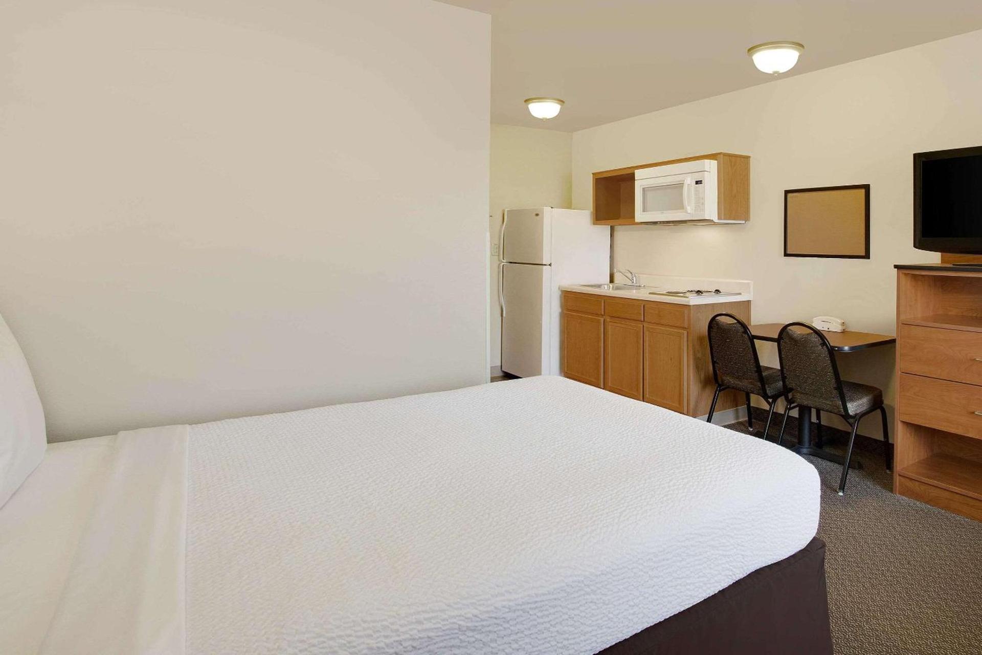 WoodSpring Suites Richmond West I-64 photo 8