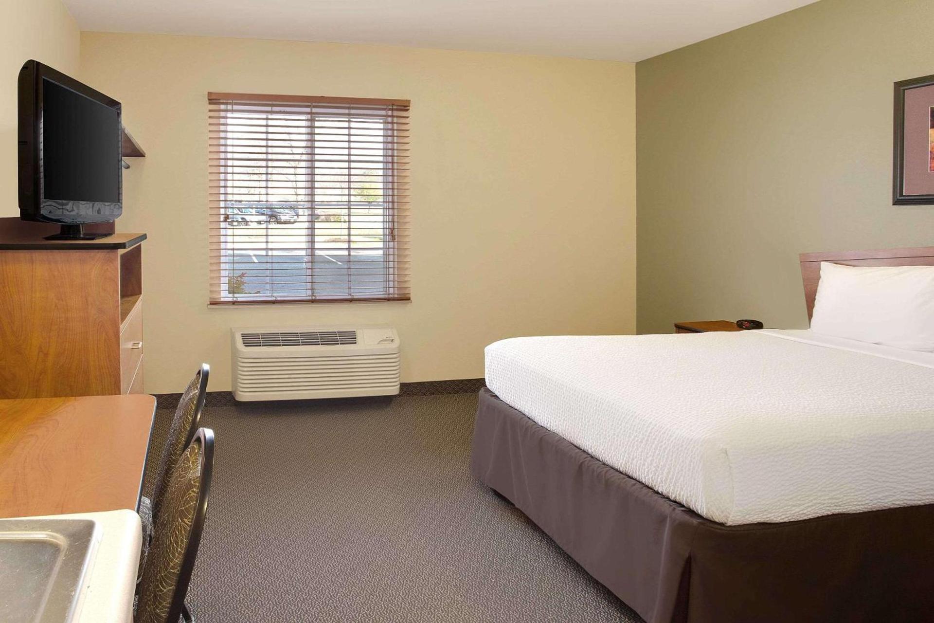 WoodSpring Suites Richmond West I-64 photo 7
