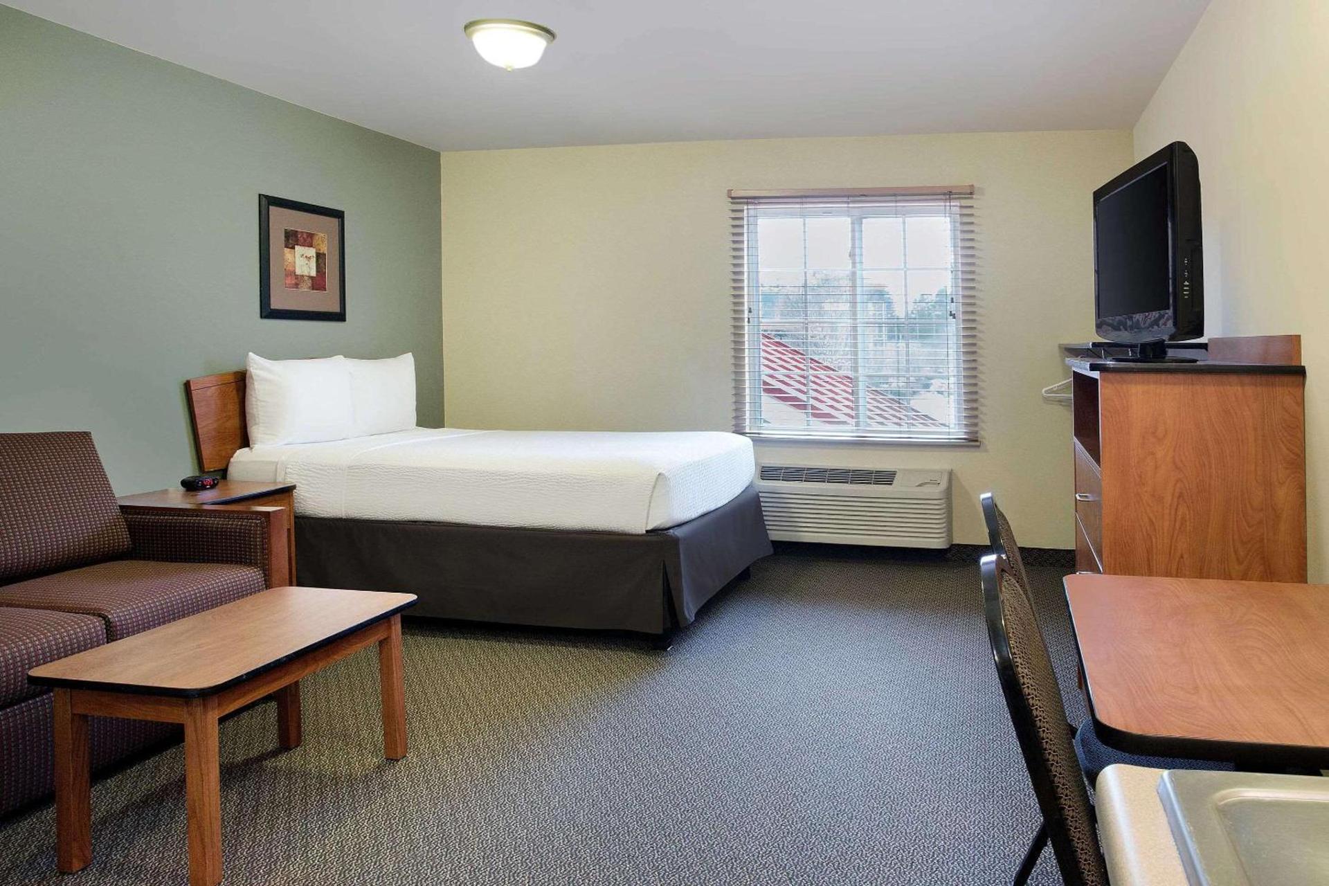 WoodSpring Suites Richmond West I-64 photo 10