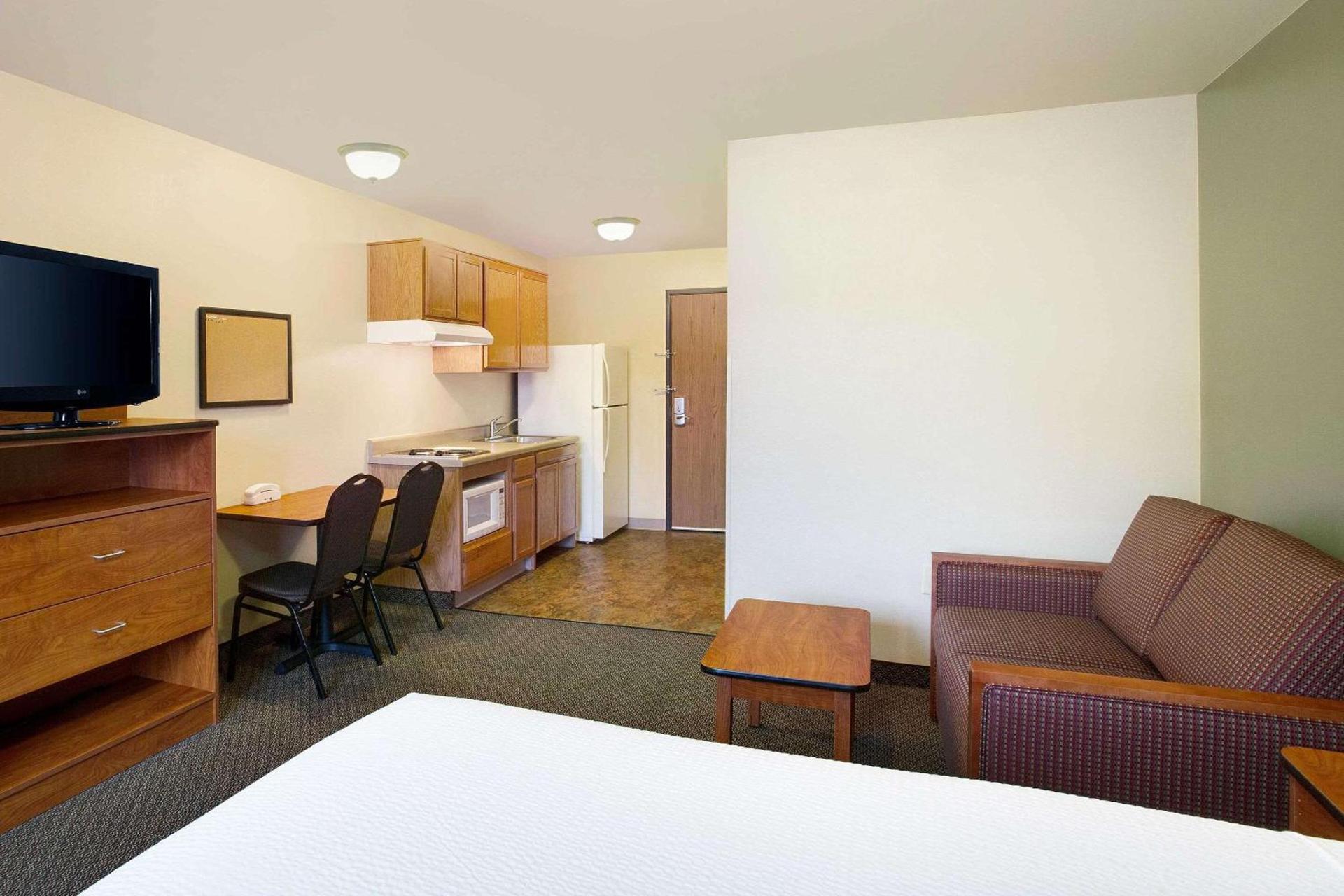 WoodSpring Suites Richmond West I-64 photo 11