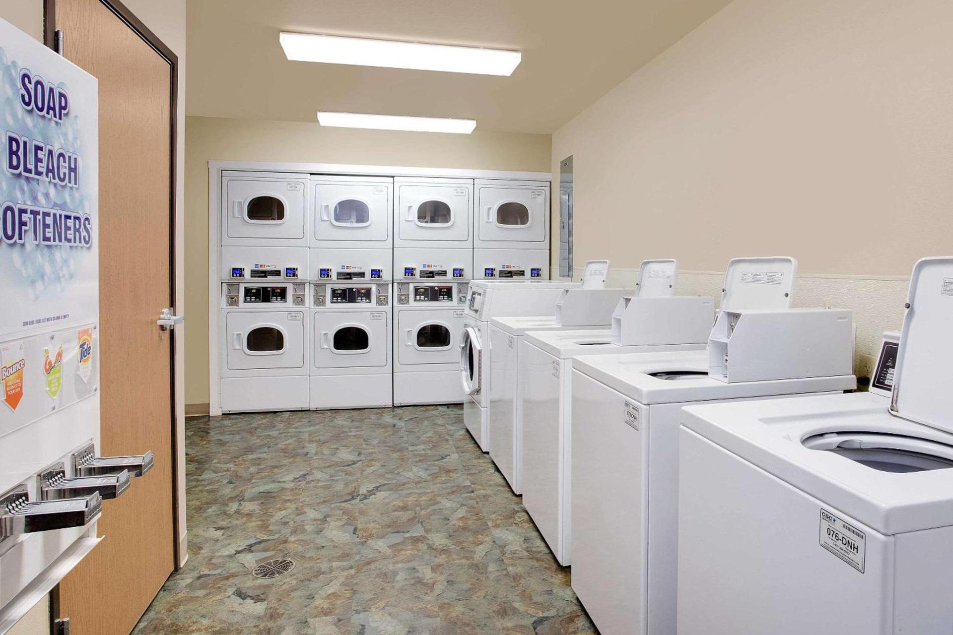 WoodSpring Suites Richmond West I-64 photo 17