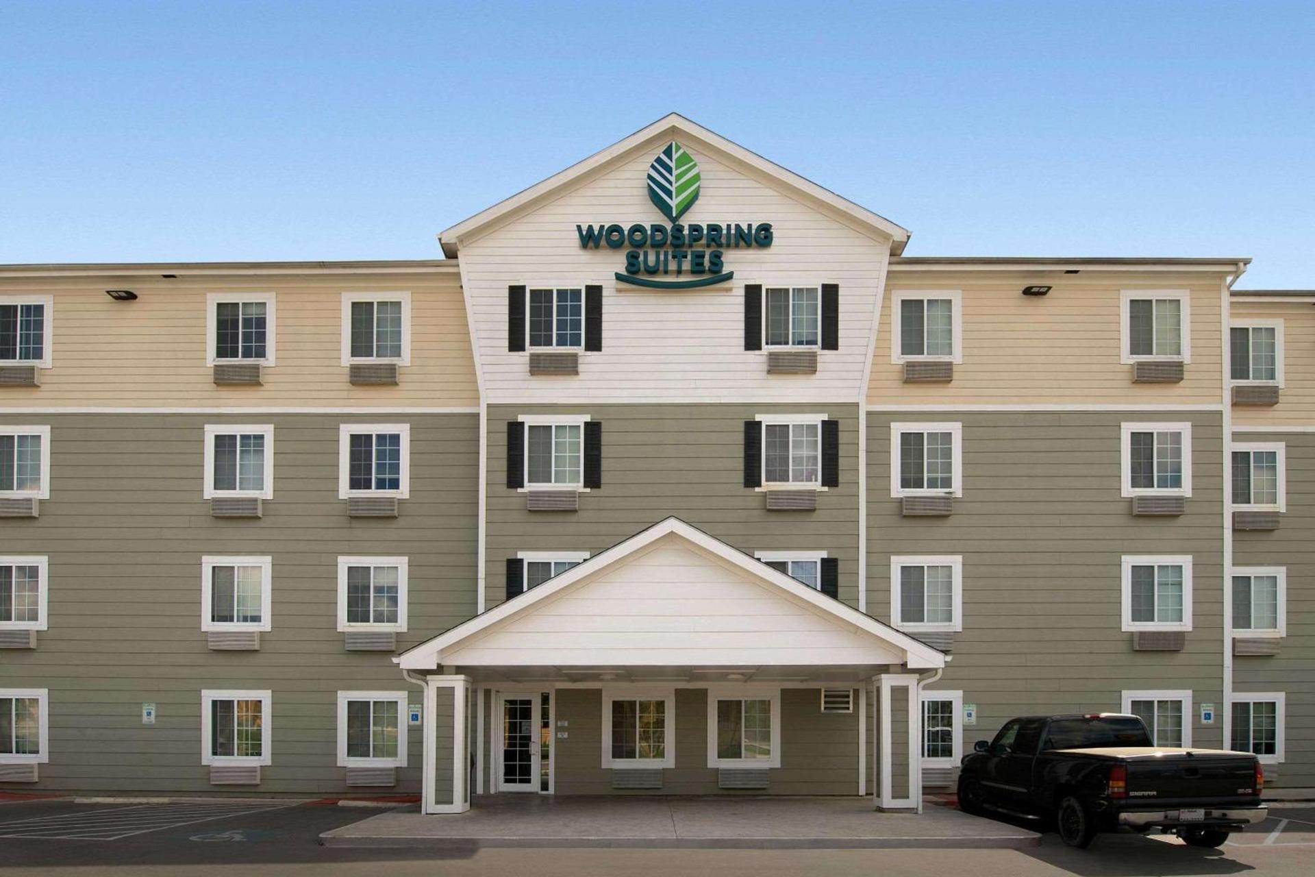 WoodSpring Suites San Antonio Fort Sam photo 3