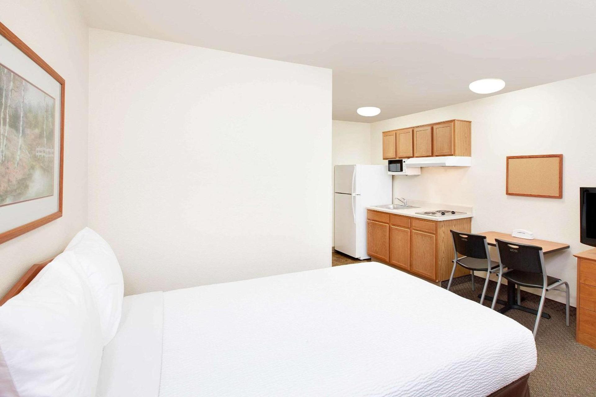 WoodSpring Suites Houston Willowbrook photo 5