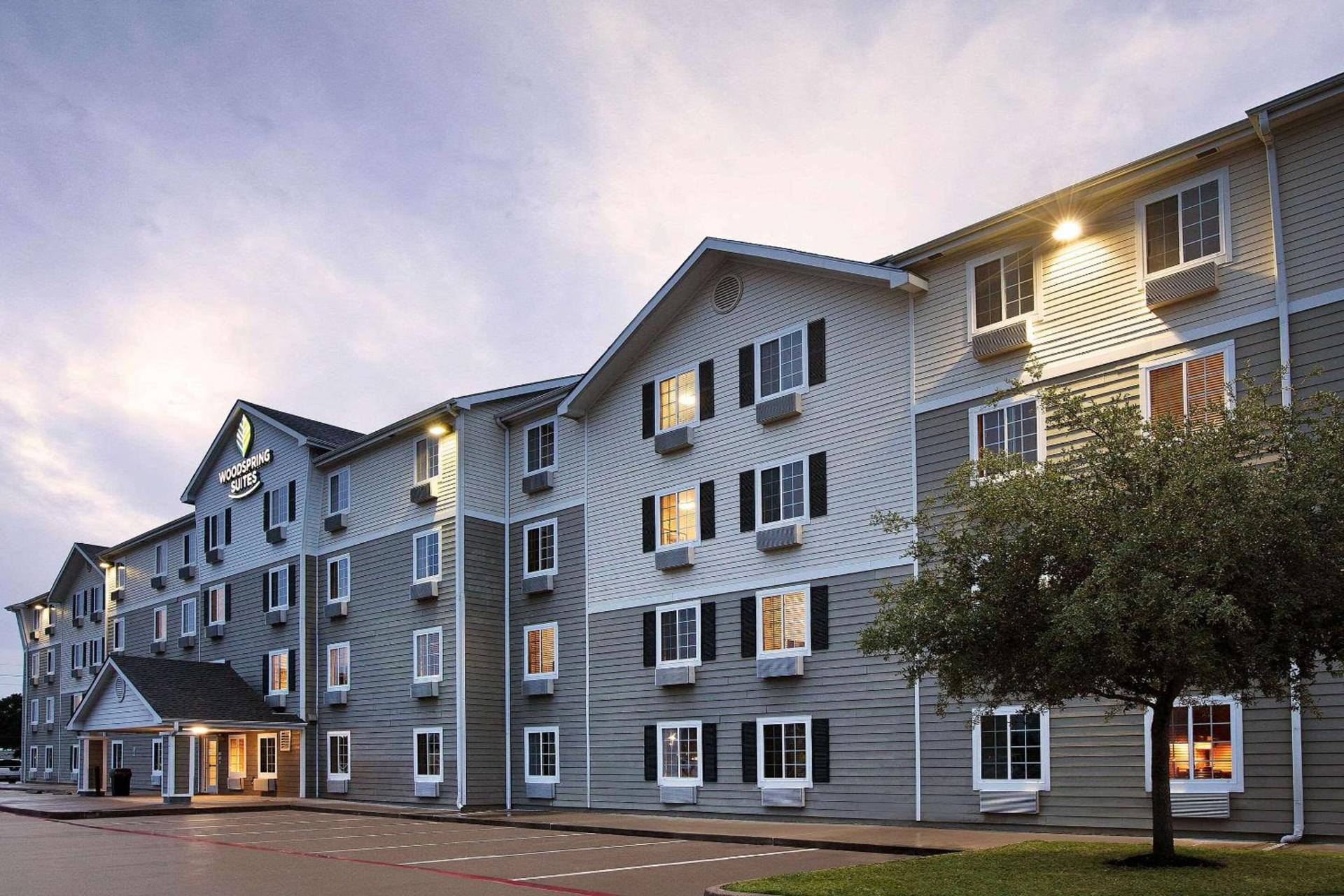 WoodSpring Suites Houston Willowbrook photo 1