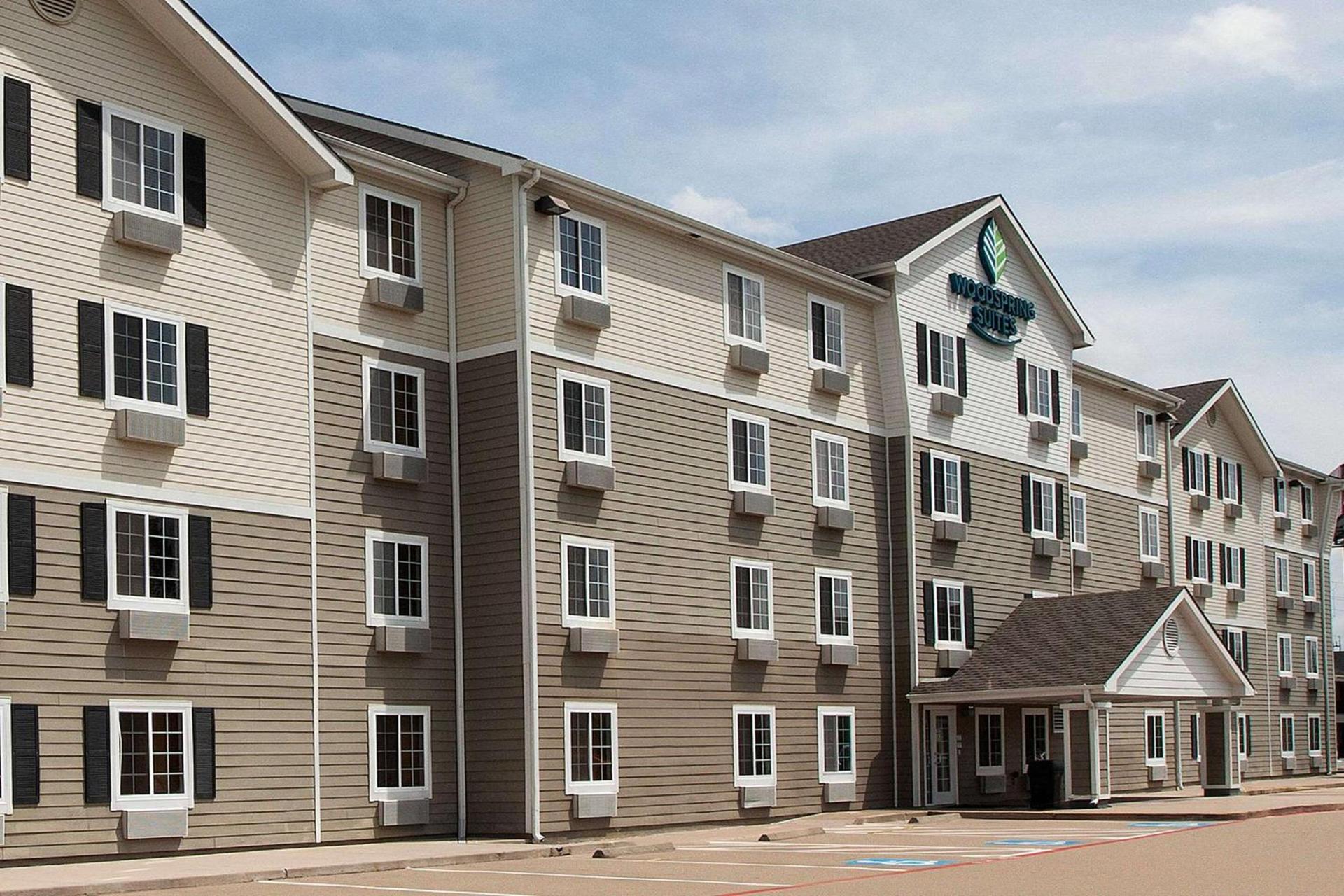 WoodSpring Suites Houston Willowbrook photo 2
