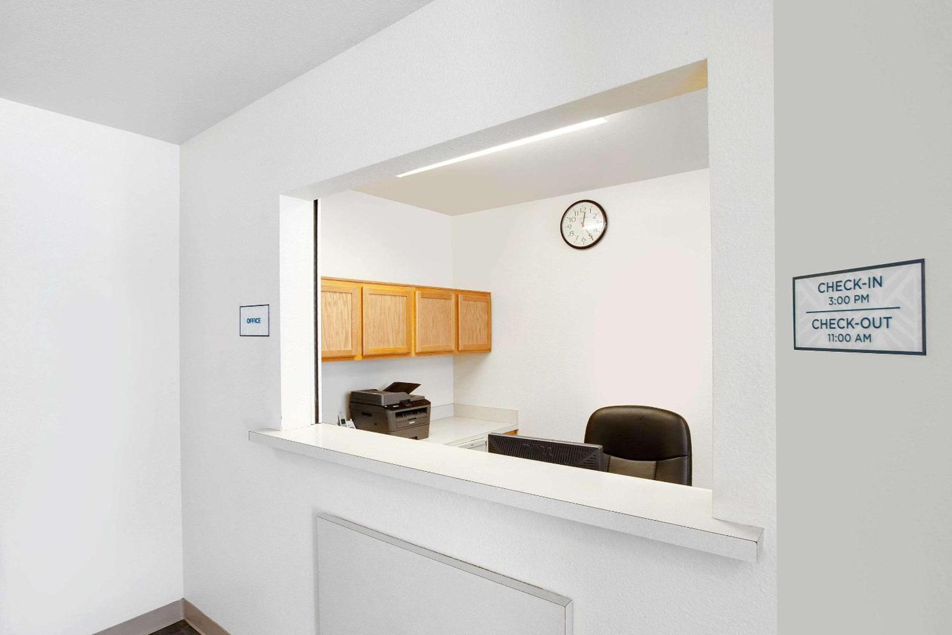 WoodSpring Suites Houston Willowbrook photo 4
