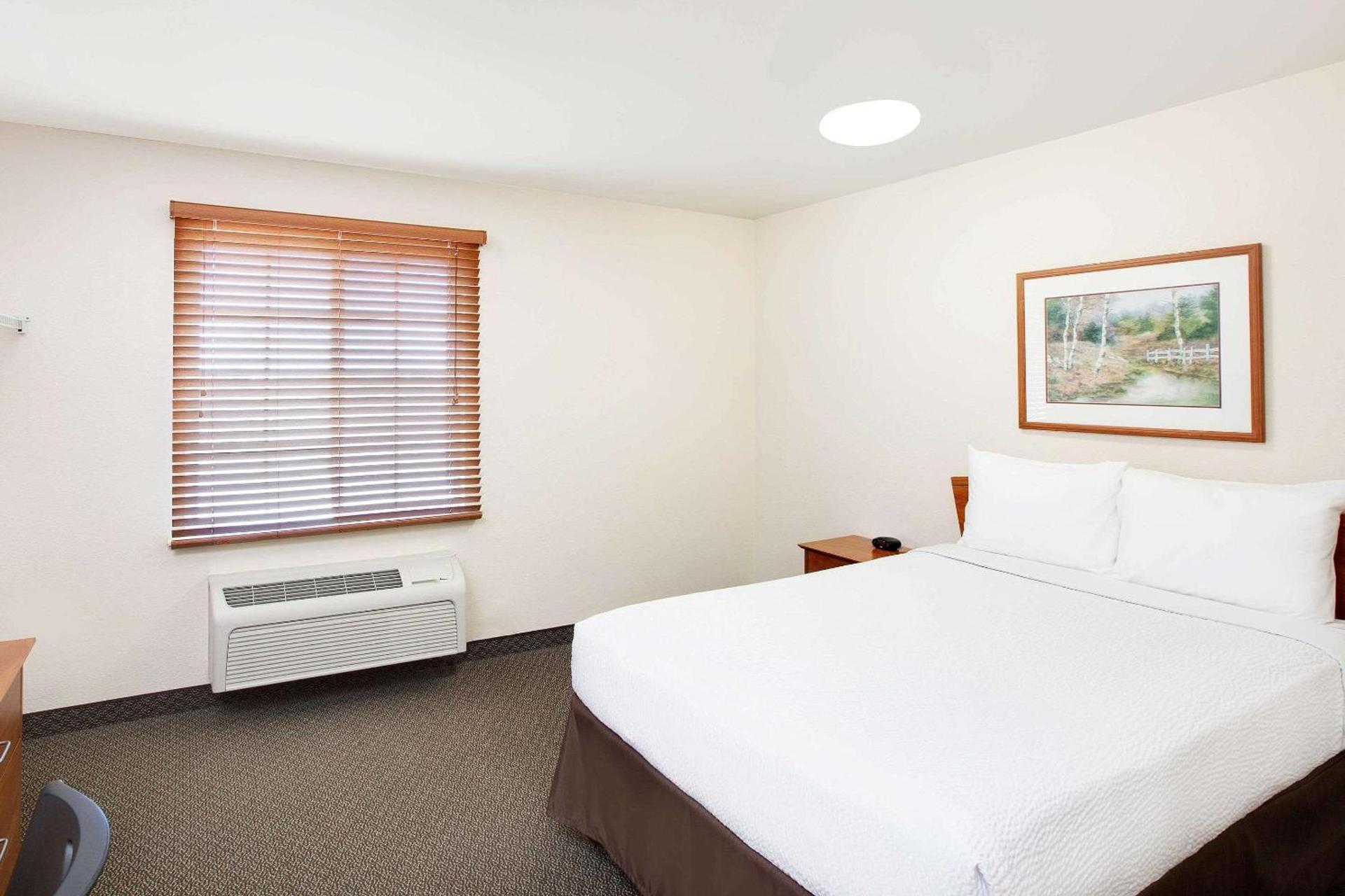 WoodSpring Suites Houston Willowbrook photo 6