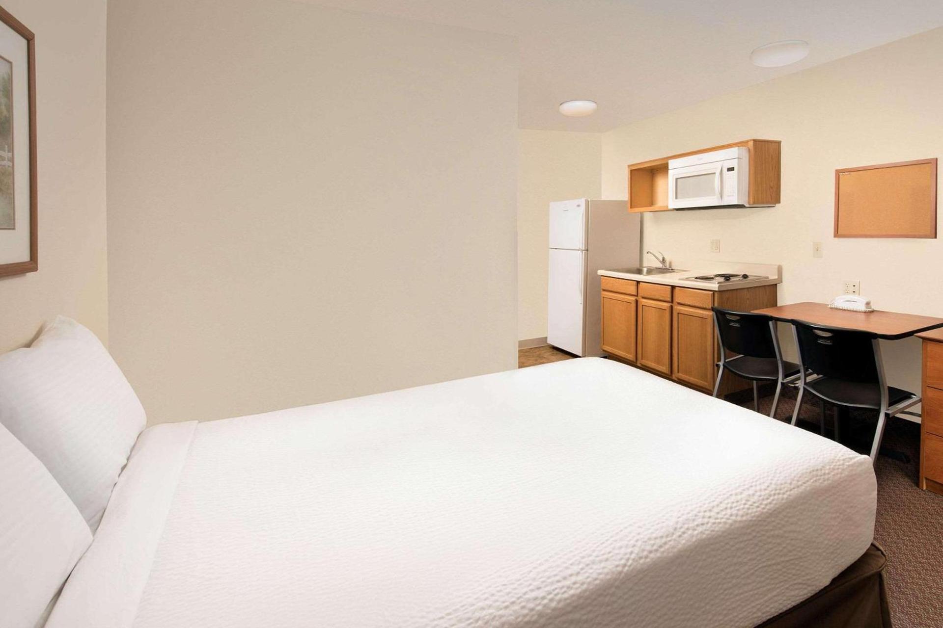 WoodSpring Suites Midland photo 14